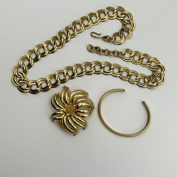 Vintage Monet Jewelry Set Gold Tone Double Link Necklace Cuff Bracelet Floral Br - Picture 14 of 14